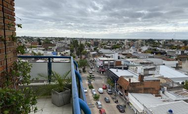 Departamento en  edificio Palmeras sobre Avenida
