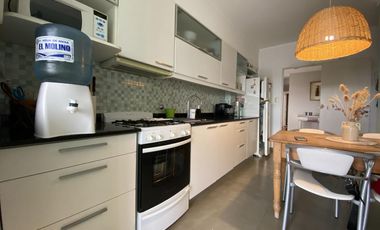 Departamento en  edificio Palmeras sobre Avenida