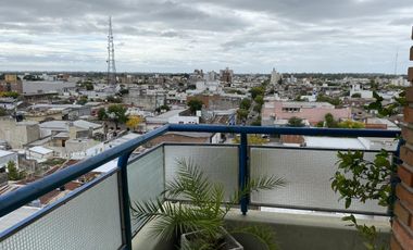 Departamento en  edificio Palmeras sobre Avenida