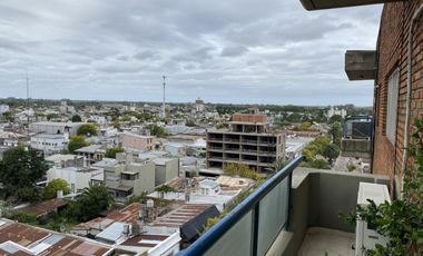 Departamento en  edificio Palmeras sobre Avenida