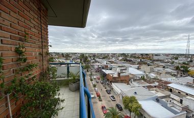 Departamento en  edificio Palmeras sobre Avenida