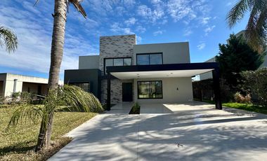 Casa en Cadaques Funes Hills