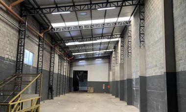 Se vende el block de dos inmuebles intercomunicados con salida a dos calles, Alsina y Dardo Rocha.