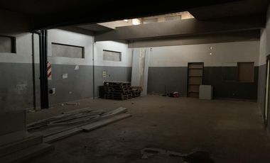 Se vende el block de dos inmuebles intercomunicados con salida a dos calles, Alsina y Dardo Rocha.