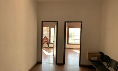 Se vende el block de dos inmuebles intercomunicados con salida a dos calles, Alsina y Dardo Rocha.