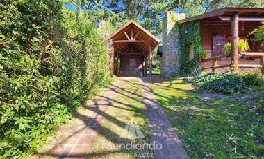 Casa 3 amb con Pileta y Quincho (840 m2 de lote) en Bruno e/ Olga y Ofelia - Sierra de los Padres
