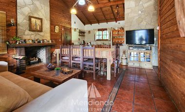 Casa 3 amb con Pileta y Quincho (840 m2 de lote) en Bruno e/ Olga y Ofelia - Sierra de los Padres