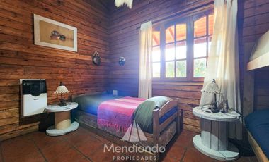 Casa 3 amb con Pileta y Quincho (840 m2 de lote) en Bruno e/ Olga y Ofelia - Sierra de los Padres