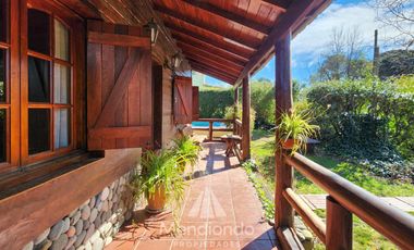 Casa 3 amb con Pileta y Quincho (840 m2 de lote) en Bruno e/ Olga y Ofelia - Sierra de los Padres