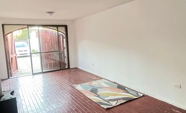 ARRIENDO CASA INTERIOR LA REINA