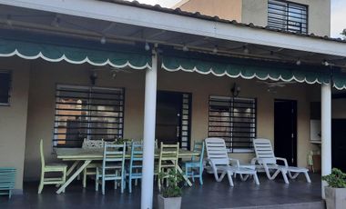 Casa multifamiliar en venta - 195 m2 cubiertos   jardin-  Wilde