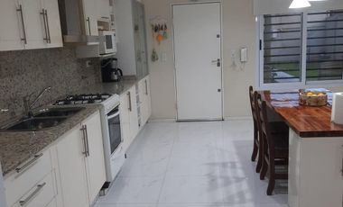 Casa multifamiliar en venta - 195 m2 cubiertos   jardin-  Wilde