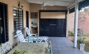 Casa multifamiliar en venta - 195 m2 cubiertos   jardin-  Wilde