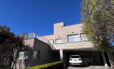 Casa 5 ambientes con pileta en venta Fincas de Iraola II