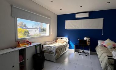 Casa 5 ambientes con pileta en venta Fincas de Iraola II