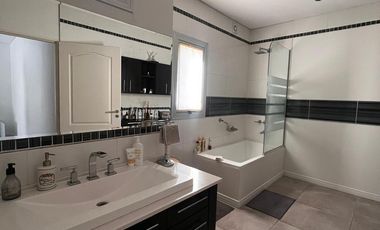 Casa 5 ambientes con pileta en venta Fincas de Iraola II