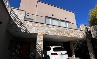 Casa 5 ambientes con pileta en venta Fincas de Iraola II