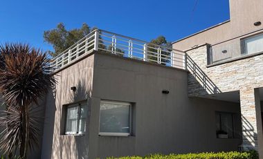 Casa 5 ambientes con pileta en venta Fincas de Iraola II