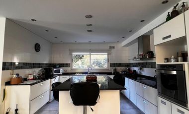 Casa 5 ambientes con pileta en venta Fincas de Iraola II