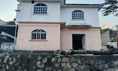 CASA AMPLIA EN LA COL. NAVIDAD ACAPULCO