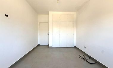 Casa en dos plantas con terraza