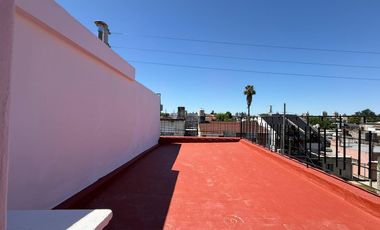 Casa en dos plantas con terraza