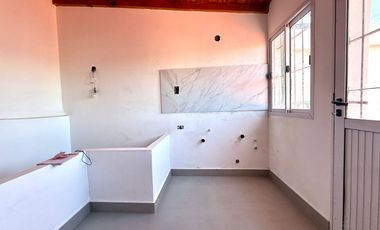 Casa en dos plantas con terraza