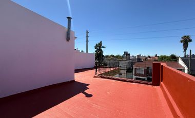 Casa en dos plantas con terraza