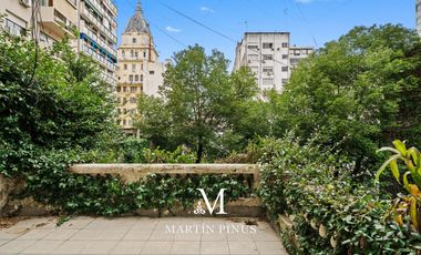 Edificio estilo francés de categoría de 5 Pisos para Oficinas Corporativas, Embajadas, Petit Hotel