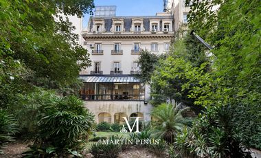 Edificio estilo francés de categoría de 5 Pisos para Oficinas Corporativas, Embajadas, Petit Hotel