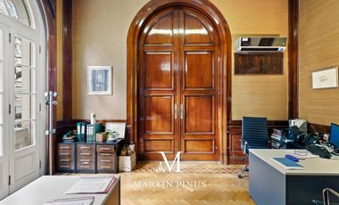 Edificio estilo francés de categoría de 5 Pisos para Oficinas Corporativas, Embajadas, Petit Hotel