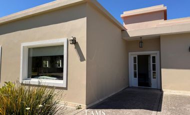 Alquiler temporada 25/26 - Casa de 3 ambientes en Barrio Privado Arenas del Sur