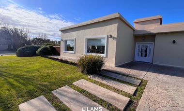 Alquiler temporada 25/26 - Casa de 3 ambientes en Barrio Privado Arenas del Sur