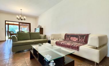 CASA VENTA LA LUCILA 5 AMBIENTES CON JARDIN