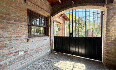 CASA VENTA LA LUCILA 5 AMBIENTES CON JARDIN