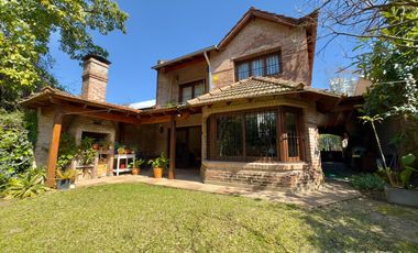CASA VENTA LA LUCILA 5 AMBIENTES CON JARDIN