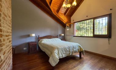 CASA VENTA LA LUCILA 5 AMBIENTES CON JARDIN