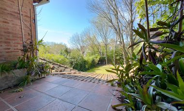 CASA VENTA LA LUCILA 5 AMBIENTES CON JARDIN