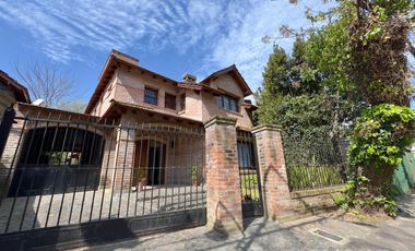 CASA VENTA LA LUCILA 5 AMBIENTES CON JARDIN
