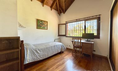 CASA VENTA LA LUCILA 5 AMBIENTES CON JARDIN