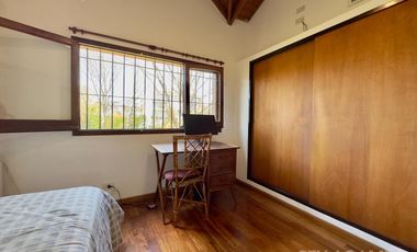 CASA VENTA LA LUCILA 5 AMBIENTES CON JARDIN