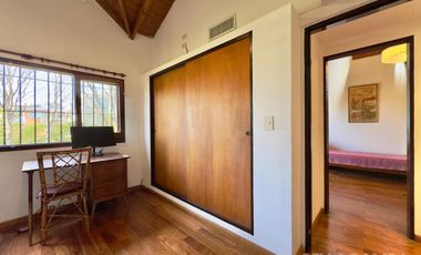 CASA VENTA LA LUCILA 5 AMBIENTES CON JARDIN