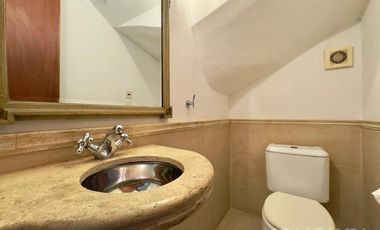 CASA VENTA LA LUCILA 5 AMBIENTES CON JARDIN