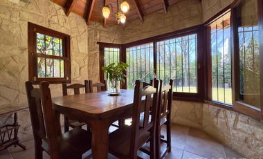 CASA VENTA LA LUCILA 5 AMBIENTES CON JARDIN