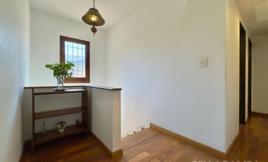 CASA VENTA LA LUCILA 5 AMBIENTES CON JARDIN