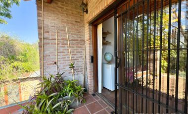 CASA VENTA LA LUCILA 5 AMBIENTES CON JARDIN