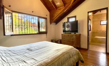 CASA VENTA LA LUCILA 5 AMBIENTES CON JARDIN