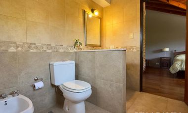 CASA VENTA LA LUCILA 5 AMBIENTES CON JARDIN