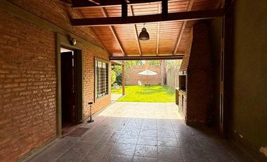 Venta Casa 1 dormitorio con jardín y galería Funes Santa Fe