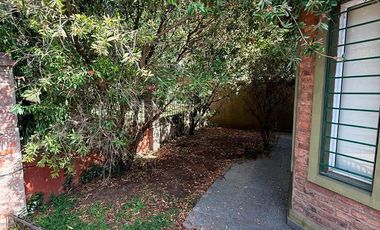 Venta Casa 1 dormitorio con jardín y galería Funes Santa Fe